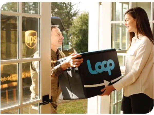 루프는 미국 배송업체 UPS와 제휴해 종이박스, 플라스틱 포장을 없애고 다회용 포장지인 '루프 토트(Loop Tote)'를 개발했다./ Loop