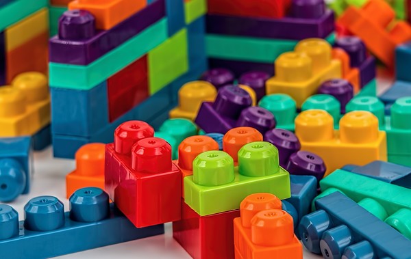 레고는 재활용 가능한 포장재 및 친환경 레고 블록을 만드는 등 지속가능성 목표를 달성하기 위해 향후 3년 동안 4억 달러를 투자할 예정이다/픽사베이