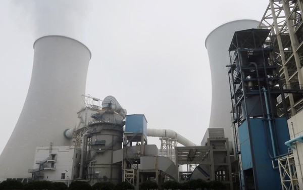 중국의 석탄화력 발전소 전경. 중국은 2016년 기준 122억500만