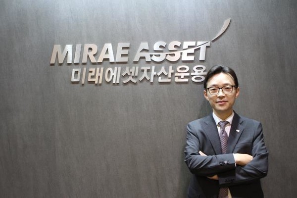 신재훈 본부장은 14년간 채권 운용 부문에서 잔뼈가 굵었E다. SK증권 투자신탁팀을 시작으로 AIG생명에서 투자운용 업무를 시작했고 미래에셋맵스자산운용을 거쳐 2012년 미래에셋자산운용으로 왔다. 현재 채권운용본부장을 맡고 있다. 