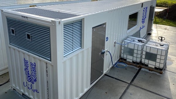 유니레버는 최근 선적 컨테이너 규모의 나노 공장을 개발해 운영을 예고했다. 이를 통해 탄소발자국과 폐기물 배출을 감소시키고, 이동이 가능한 나노 공장으로 현지 원자재로 제품을 생산해 지역사회에 기여할 방침이다. / 유니레버 