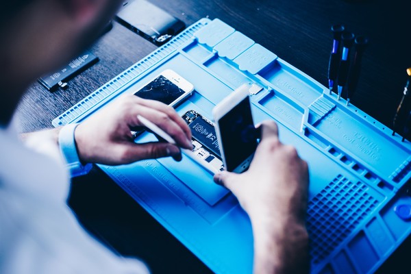 유럽위원회가 제안한 기준에 따르면 전기자동차 및 배터리 생산업체들은 2024년부터 탄소 발자국을 공개하고 2027년부터 이산화탄소 배출량 제한을 준수해야 한다./픽사베이