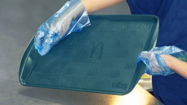 라틴아메리카와 카리브해 전역의 맥도날드 매장에 있는 플라스틱 트레이가 지속가능한 재료로 만든 트레이로 교체된다/UBQ