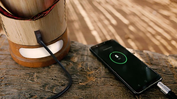 휴대폰 충전도 가능한 워터라이트/운더만 톰슨