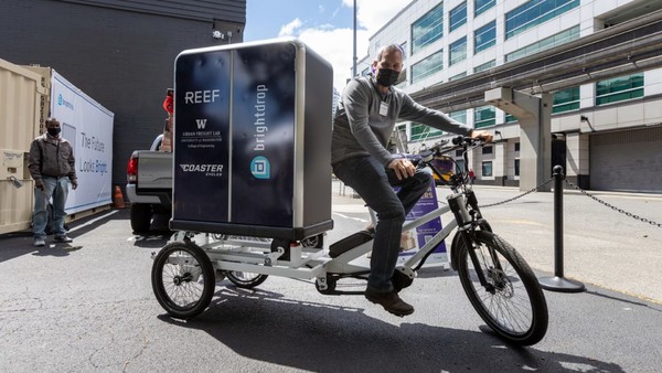 시애틀은 인구 밀도가 높고 배송지 별 거리가 짧은 도시에 자전거나 전기자동차로 제품을 배송하는 '마이크로 허브'를 구상했다/도시 화물 연구소