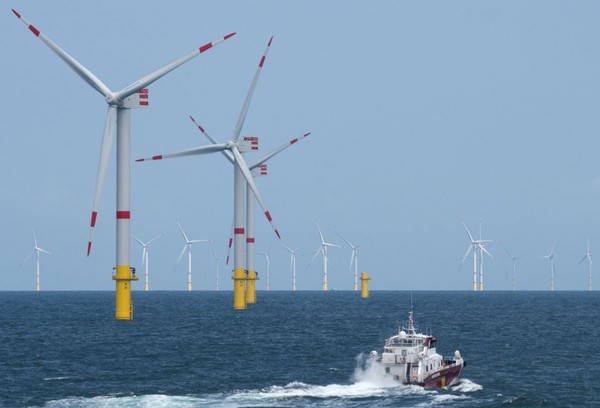 바스프는 바텐폴의 네덜란드 해안 풍력 발전소의 49.5%를 인수했으며, 2050년 탄소 중립 목표를 달성하기 위해 재생가능 에너지를 공급할 예정이다/바스프