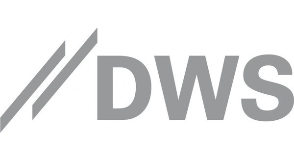 DWS가 독일ㆍ미국 금융규제기관으로부터 ESG투자 성과를 과장공시한 의혹으로 조사를 받고 있다/DWS