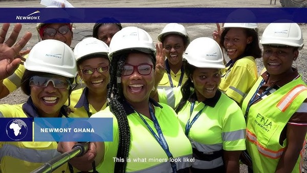 가나 브롱아파포 지역 내 여성자문위원회를 통해 뉴몬트에 고용된 여성 광부들/ Newmont