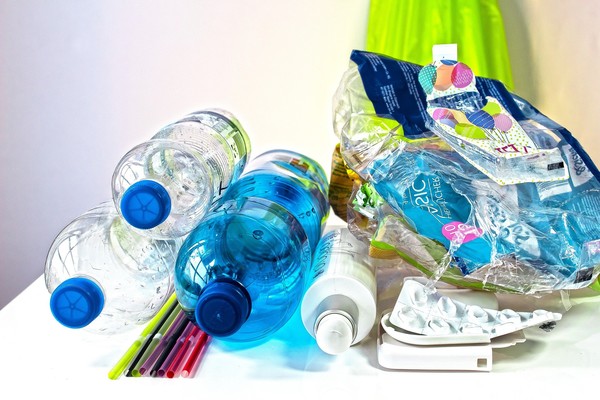 폐플라스틱 폐기물이 증가하는 가운데, 친환경적인 바이오 플라스틱 인기가 전세계적으로 뜨겁다./ 픽사베이