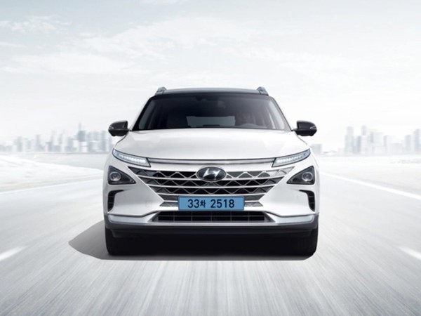 환경부가 2022년을 무공해차 원년으로 삼고 누적 50만대를 보급하겠다고 발표했다. 사진은 현대자동차의 수소차 모델 넥쏘의 모습./ 현대자동차