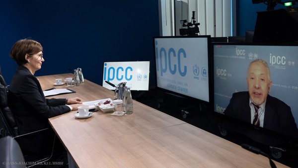 독일의 교육부 베티나 슈타크 바칭거 장관이 IPCC 의회에서 발표를 하고 있다./독일 교욱부 트위터  