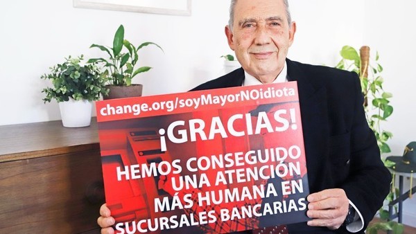 노인 금융 포용성 캠페인에 64만명이 동의 서명을 함에 따라, 최근 스페인 은행권은 점포 폐쇄 계획을 취소하고 노인 금융 포용성을 향상시키기로 결정했다./ 카를로스 산 후안 sns