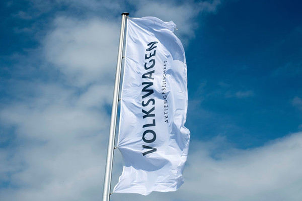 폭스바겐이 투자자 그룹, 환경보호단체들로부터 계속된 압박을 받고 있다./ 폭스바겐