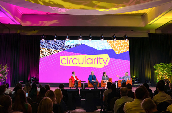 로레알, 리바이스 및 B2B 가구 공급업체인 휴먼스케일의 지속가능성 책임자들은 기업의 순환경제 실패 사례를 공유했다/그린비즈그룹