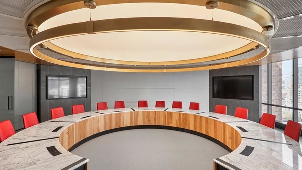 칼 아이칸이 지명한 이사진 대신 맥도날드 이사진 12명이 재선임되었다/ 맥도날드