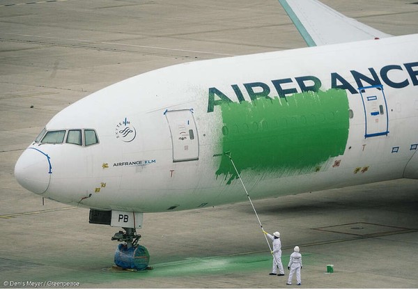 그린피스가 유럽 7개 항공사의 ESG를 분석한 보고서를 발표했다. /Denis Meyer/ Greenpeace