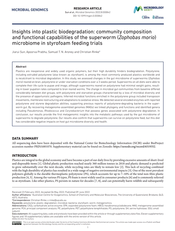 수퍼웜이 플라스틱을 분해한다는 내용의 논문의 표지