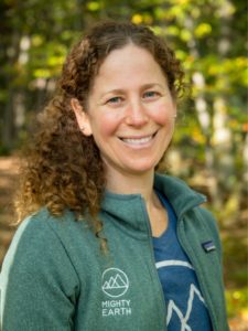 국제 환경단체 '마이티어스' 아시아 담당 아만다 휴로비츠. 마이티어스는 멸종위기 오랑우탄의 보호를 위해 수마트라 지역의 댐 건설을 중단할 것을 요구했다. / 마이티어스