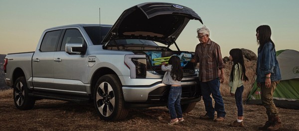 테슬라에 이어서 차량 가격을 올린다고 발표한 포드의 인기있는 전기차 F-150 라이트닝/홈페이지