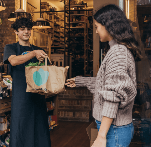 음식 쓰레기의 양이 늘고 있는 가운데 '식품 구조'를 내세운 스타트업이 증가해 주목을 받고 있다./ 투 굿 투 고