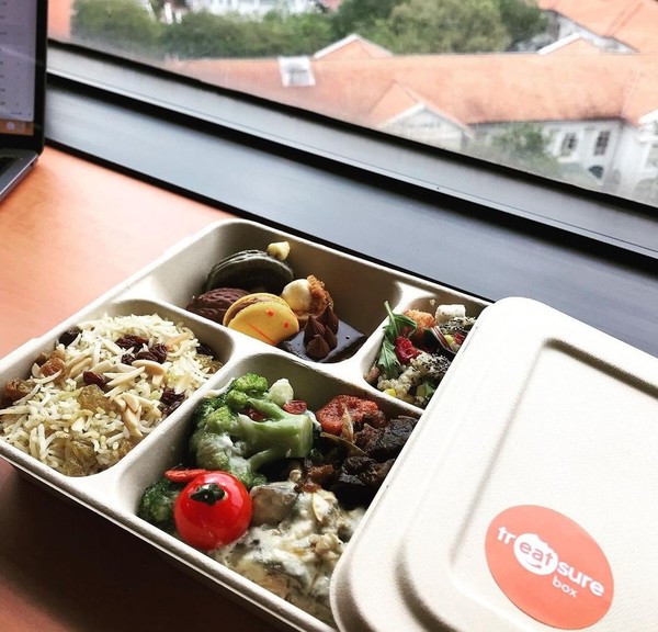 호텔 뷔페와 협력해 '부페 인 박스' 서비스를 제공 중인 트레처. 박스 안에 자신이 원하는 음식을 담아 저렴한 가격으로 즐길 수 있다. / 트레처