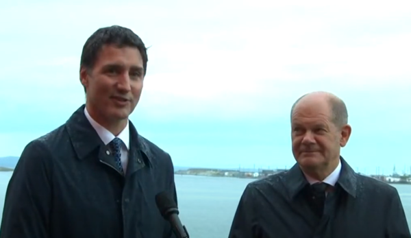 독일과 캐나다 양국은 수소 협정을 맺었다.  수소 협정이 체결되고, 캐나다 동부 해안 지역에서 연설하는 캐나다 트뤼도 총리(왼쪽)와 독일 숄츠 총리(오른쪽)/Global News