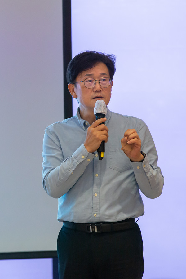 허두회 담당은 청와대 혁신비서관실 행정관, 전경련 금융팀장, 포스코경영연구소 정책개발실 연구위원직을 두루 거친 사회적 가치, 교육, 경제 정책 및 사회변화 전문가이다./SV칼리지 제공