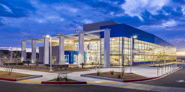 뉴 멕시코주 앨버커키에 위치한 다비타 의료 그룹인 선포트 헬스케어 센터는 D/P/S가 설계한 고성능 에너지 효율 빌딩 사례 중 하나다. /D/P/S