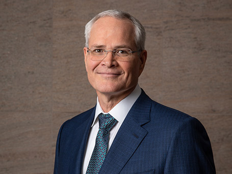 엑손모빌의 CEO 대런 우즈가 컨퍼런스콜에서의 발언을 통해 바이든 대통령의 지적을 직접 반박하고 나섰다./엑손모빌