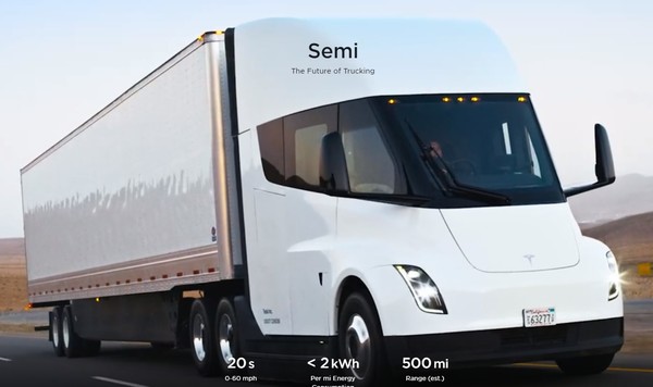 최근 발표해서 화제를 모은 테슬라의 전기 트럭 세미/홈페이지