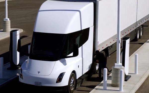 최근 발표한 테슬라의 대형 전기트럭 세마이(SEMI)/홈페이지