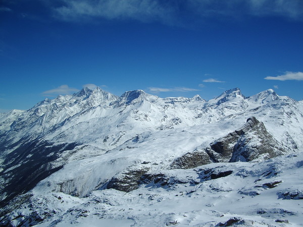 최근 과학계에서 오는 2050년까지 알프스 산맥의 빙하 절반가량이 사라질 것이란 전망을 내놨다./ Gettyimagesbank