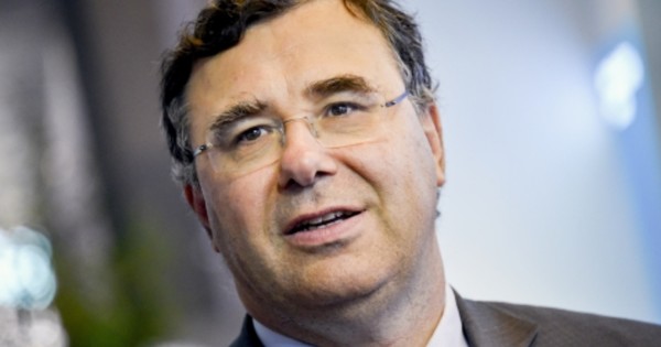 토탈에너지스의 CEO인 파트릭 푸야네가 "석유와 가스를 계속 생산하는 동시에 배출량을 매우 엄격하게 관리할 것"이라고 전했다./ 토털에너지스