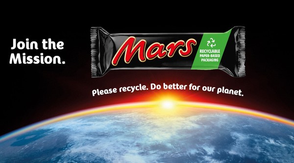 마스는 파일럿의 일환으로 종이로 포장한 마스 바를, 펩시코는 종이로 포장한 멀티팩 워커스를 테스코를 통해 시범팜매하고 있다./ 마스