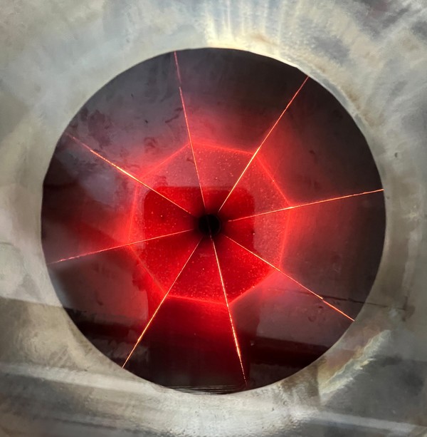 1500도 이상의 고온 태양열 공정 열을 전달하는 신헬리온의 수신기 / 신헬리온 홈페이지