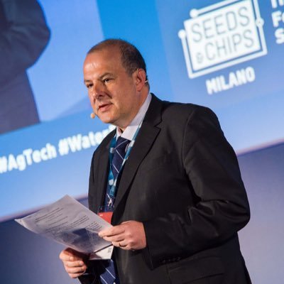 유럽연합 집행위원회 국제 파트너십 부서의 책임자인 레너드 미치는 금융기관이 EU의 새로운 삼림 벌채법을 지지하지 않는다고 지적했다. / 레너드 미치 X