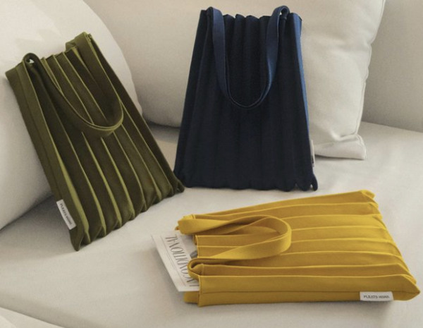 [폐페트병으로 리사이클한 플리츠마마 숄더백] 출처:플리츠마마 sns