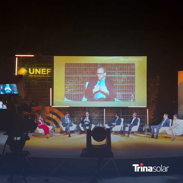 태양광 산업 기업 대표와 전문가들이 X 포로 솔라 포럼에 모여 현재 유럽의 녹색 기술 산업을 확장하려는 노력에 문제가 있다고 지적했다./ 트리나솔라