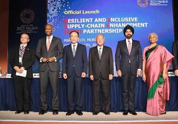 세계은행과 일본, 한국, 이탈리아, 캐나다, 영국 등이 재생에너지 공급망을 다양화하기 위한 RISE 파트너십 프로젝트를 시작한다고 밝혔다./기획재정부