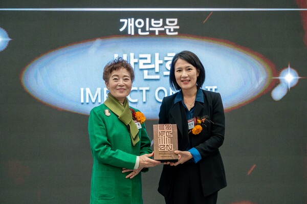 제13회 기후변화리더스 어워드 개인부문을 수상한 임팩트온 박란희 대표.ⓒ기후변화센터