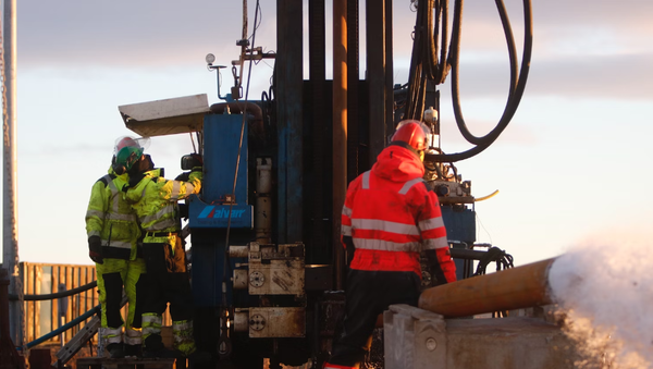 아이슬란드의 스타트업인 카브픽스(Carbfix)가 바닷물에 녹인 이산화탄소를 해저에 위치한 현무암에 주입하고 흡착시켜 영구적으로 저장하는데 성공했다./ 카브픽스