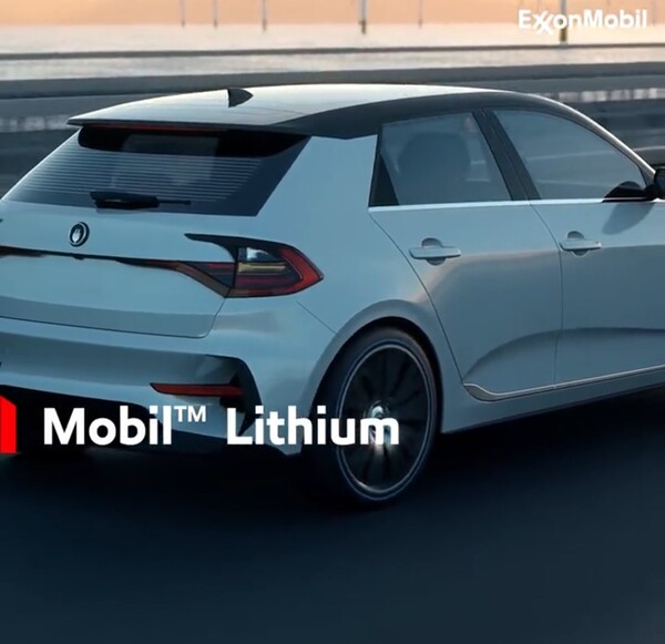 글로벌 에너지 기업인 엑손모빌(Exxon Mobil)이 브랜드 '모빌 리튬'을 통해 리튬을 채굴할 계획이라고 발표했다./ 엑손모빌 X