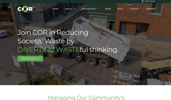 이달 초, COR 디스포절 앤 리사이클링(COR disposal & recycling)은 유틸리티 기업 포틀랜드 제너럴 일레트릭(Portland General Electric)과 함께 기념식에서 배터리로 작동하는 쓰레기 수거 트럭을 처음 선보였다./ COR Disposal & Recyclying