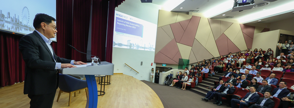 지속가능성 보고 리뷰 2023 행사에서 행 스웨키트 싱가포르 부총리 겸 경제정책조정장관이 연설하고 있다. / 싱가포르 총리실 홈페이지