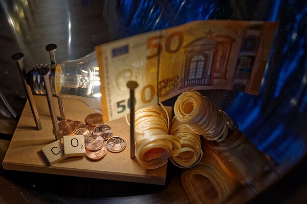 탄소 배출량에 대한 가격을 스스로 정하는 글로벌 기업들이 늘고 있다./픽사베이