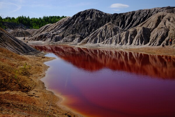 트리플펀딧(TriplePundit)이 오하이오 대학교에서 주변 하천의 중금속을 천연염료로 만드는 프로젝트에 대해 소개했다./Unsplash