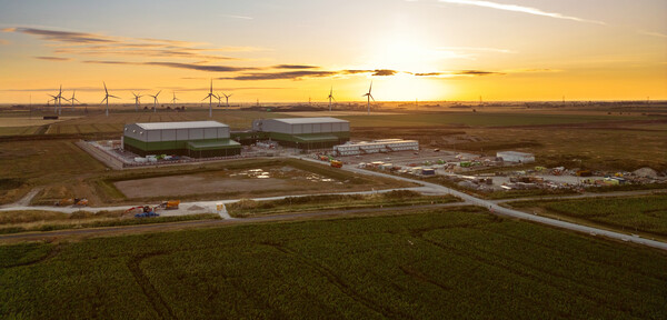 영국과 덴마크를 잇는 세계에서 가장 긴 케이블, 바이킹 링크가 상업 운영을 시작했다./ 내셔널 그리드