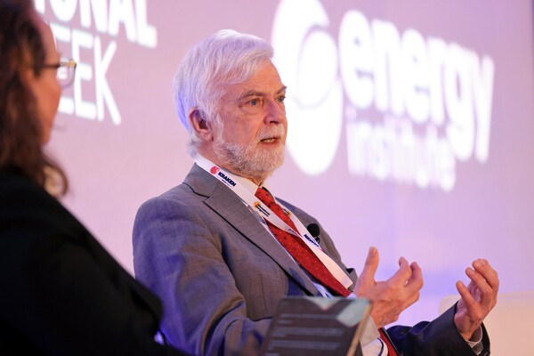 IPCC 의장 짐 스키아(Jim Skea)가 탄소 포집 및 저장(CCS) 확대에 대한 우려를 나타냈다./ Energy Institute 