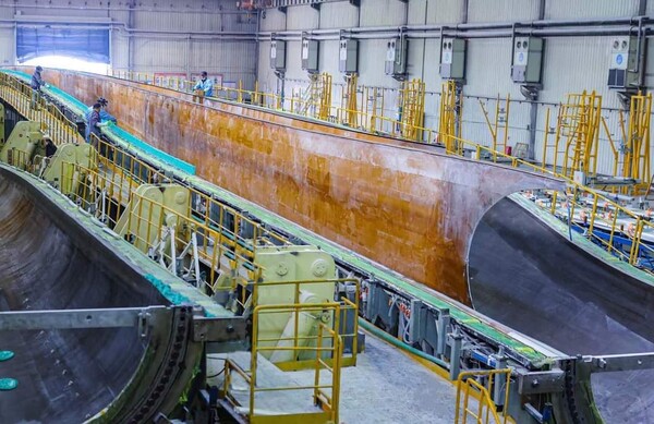 풍력발전 부품에 대한 재활용에 대한 관심이 높아지는 가운데 대만의 특수화학제품전문기업 스완코어가 풍력 발전용 날개를 재활용해 새로운 소재를 개발해 글로벌 풍력 발전 기업들이 주목하고 있다./스완코어 페이스북