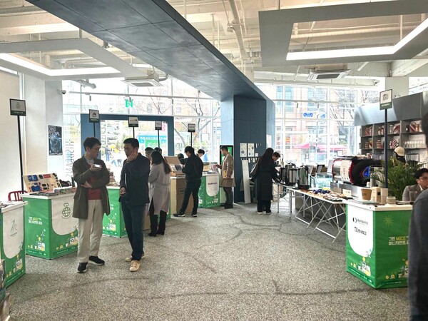 행사장에는 MICE 기업 부스 12개가 세워졌다./ⓒ임팩트온 